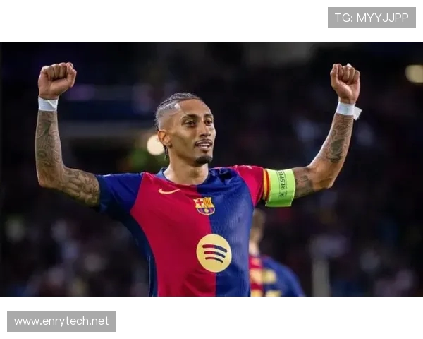 拉菲尼亚为迎接国家德比换上小罗经典发型彰显风采